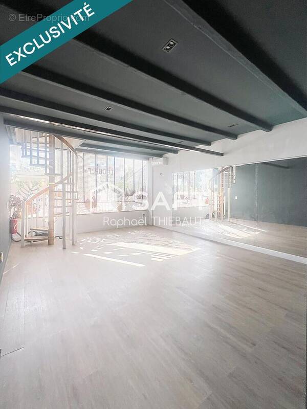 Photo 1 - Commerce à FREJUS