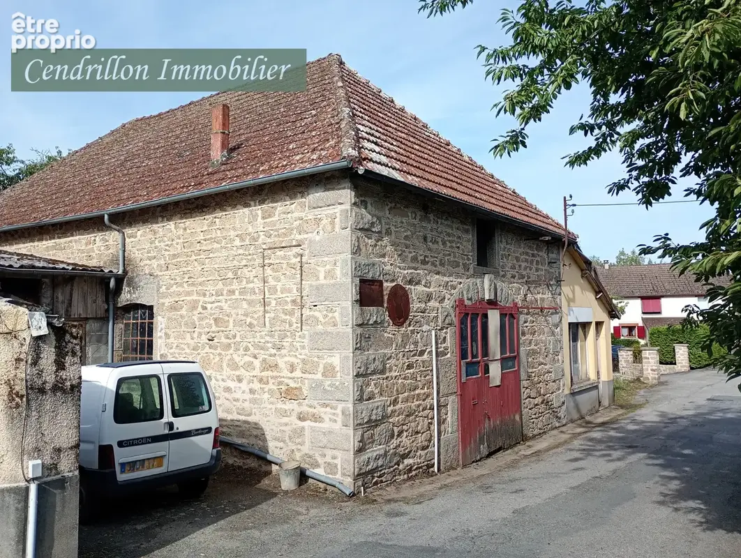Ancien atelier de charron forgeron de 116 m2 avec sa boutique quincaillerie attenante de 56 m2 sur un terrain - photo 2