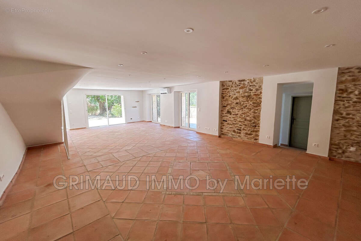 Maison à LA GARDE-FREINET
