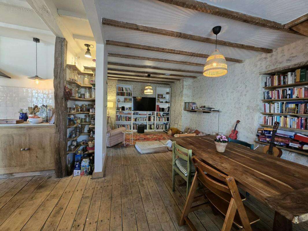 Maison à SALLES-LAVALETTE