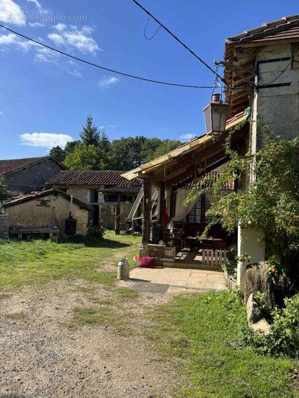 Maison à SAINT-FRONT-D'ALEMPS
