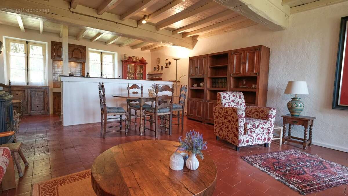 Charmante fermette avec vue imprenable à vendre près de Villapourçon - photo 7