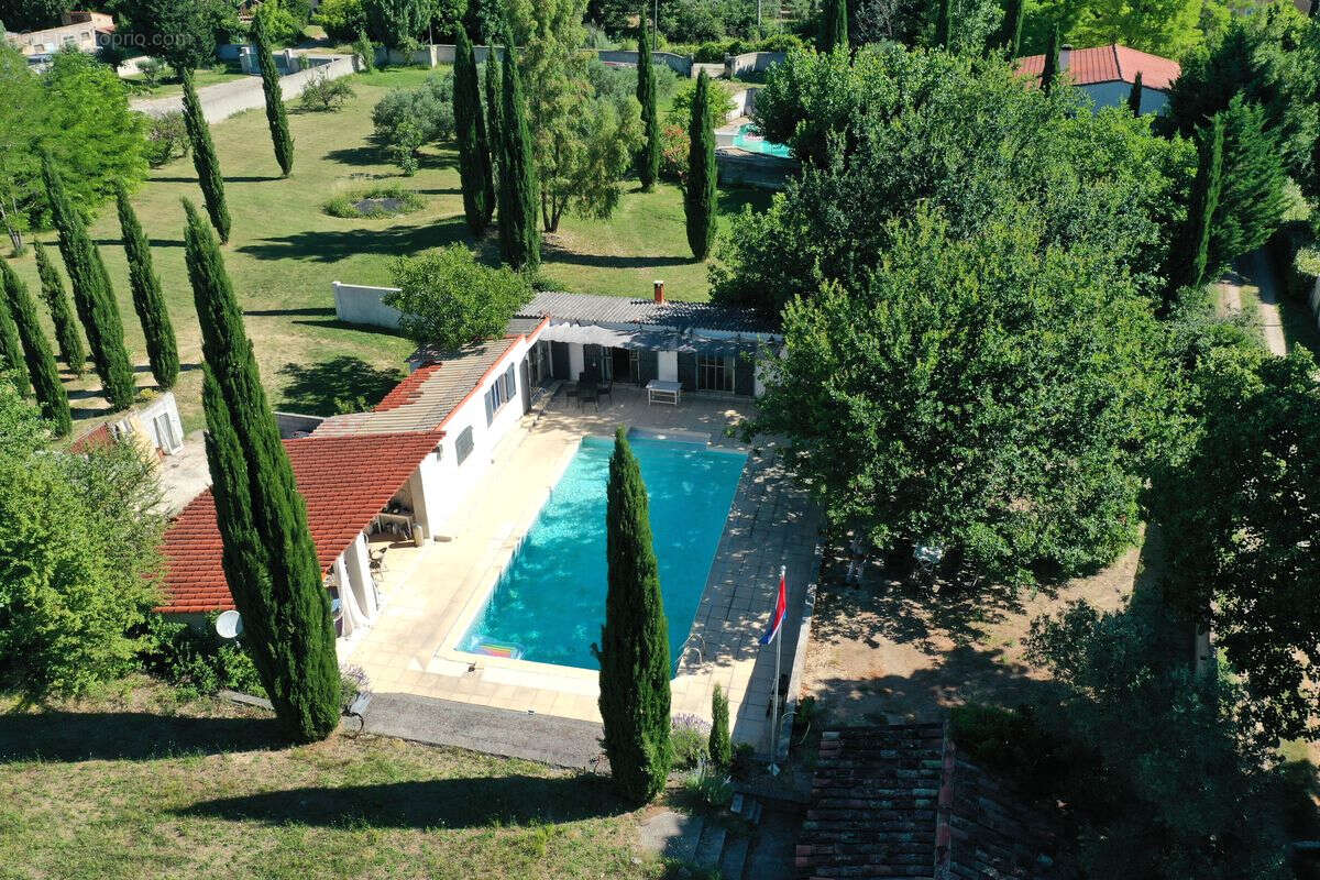 VILLECROZE,   propriété sur 4.2 hectares, bastide de charme, poolhouse, piscine, bassin, cabanon et oliveraie. - photo 13