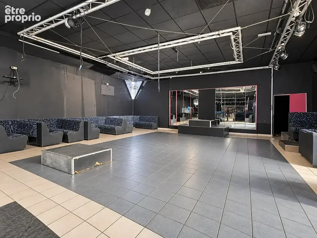 Ancienne discothèque à réinventer – Grande salle de 255 m², appartement et jardin à Varennes-sur-Allier - photo 5