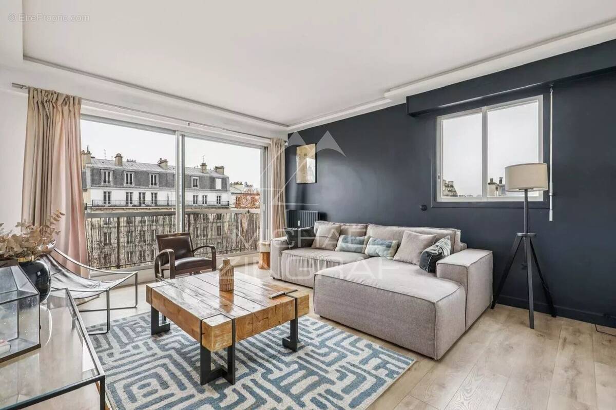 Appartement à PARIS-16E