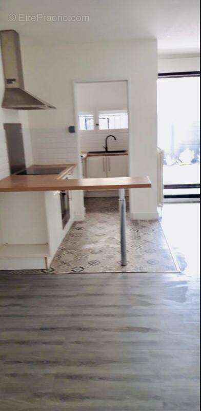 Appartement à BAGNOLS-SUR-CEZE