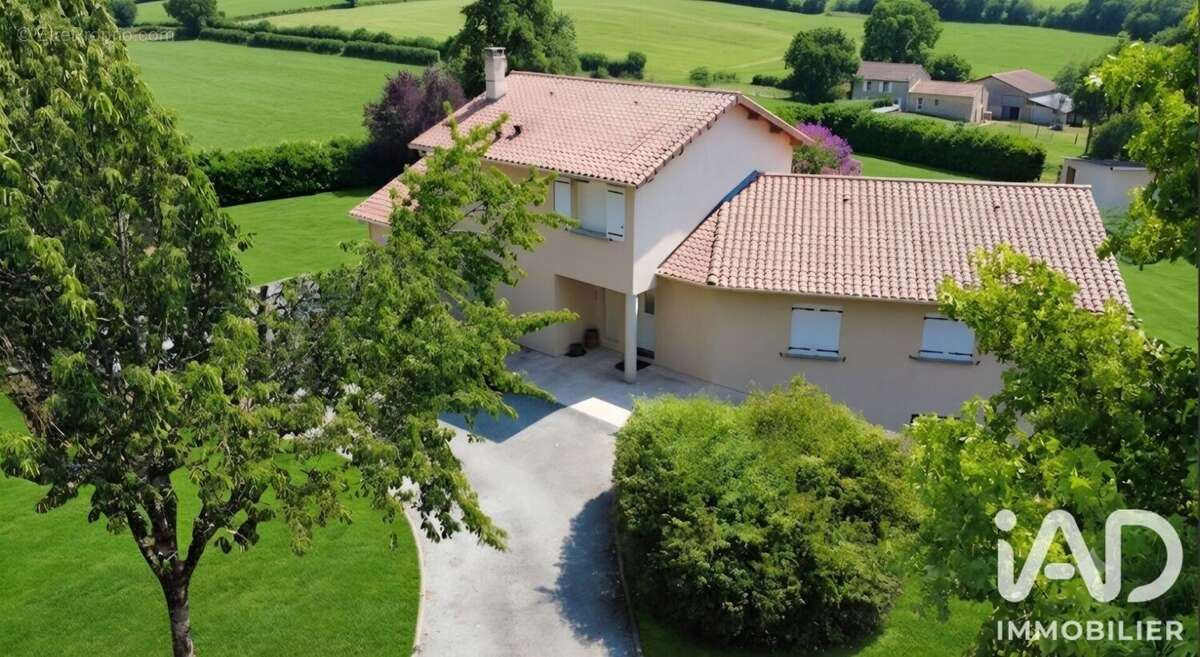 Maison 151 m² à Bellac  - photo 4