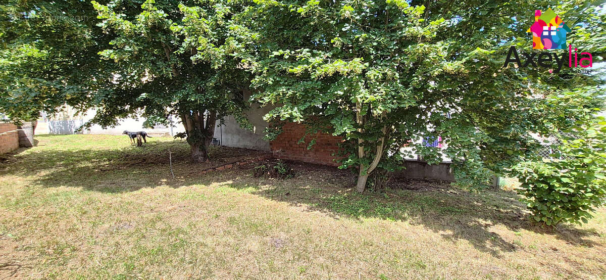 A vendre - secteur melay - maison de village avec terrain a restaurer - photo 2