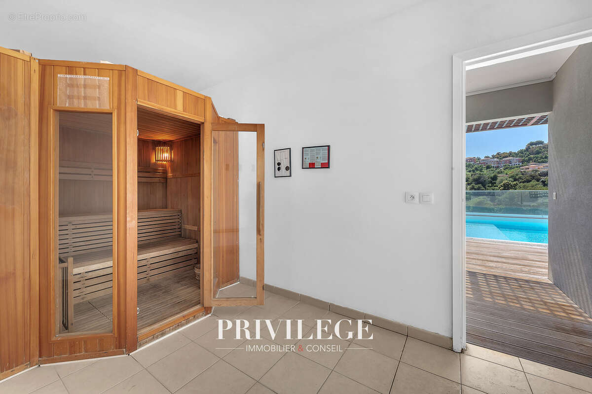 Appartement à MANDELIEU-LA-NAPOULE