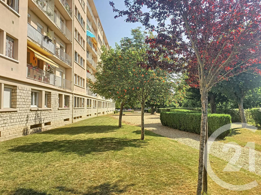 Appartement 62 m² à La Chapelle-Saint-Luc  - photo 10