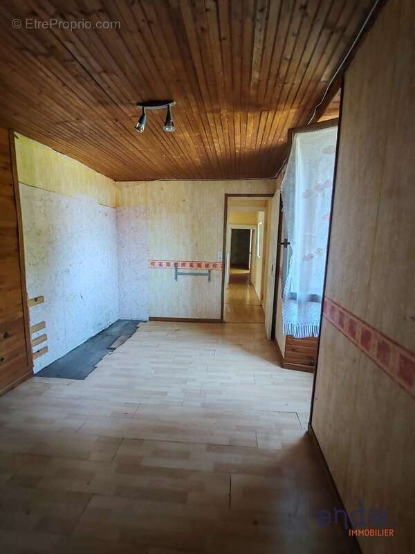 Maison a renover 143 m2 proche gencay - photo 6