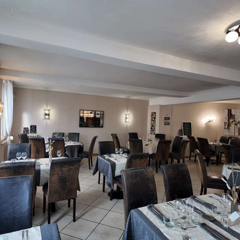 Commerce à LONGUEIL-ANNEL