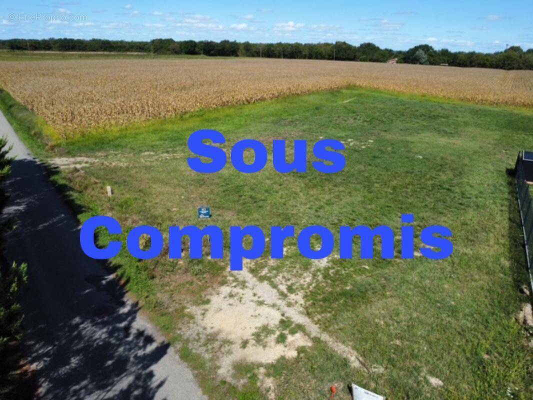 Terrain à LA VILLE-DIEU-DU-TEMPLE