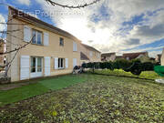 Maison à CHANTELOUP-LES-VIGNES