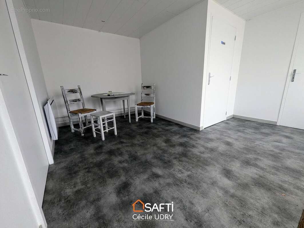 Photo 3 - Commerce à TRUYES