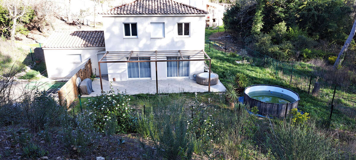 Maison à GREASQUE