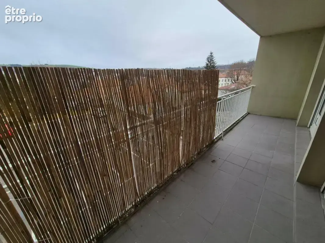 T4 entièrement rénové dans une petite copropriété. Balcon profitable carrelé - photo 2
