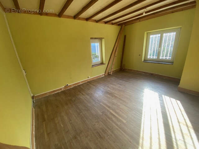 Charmante maison en cours de rénovation sur 1750 M2 de terrain avec remises - photo 11