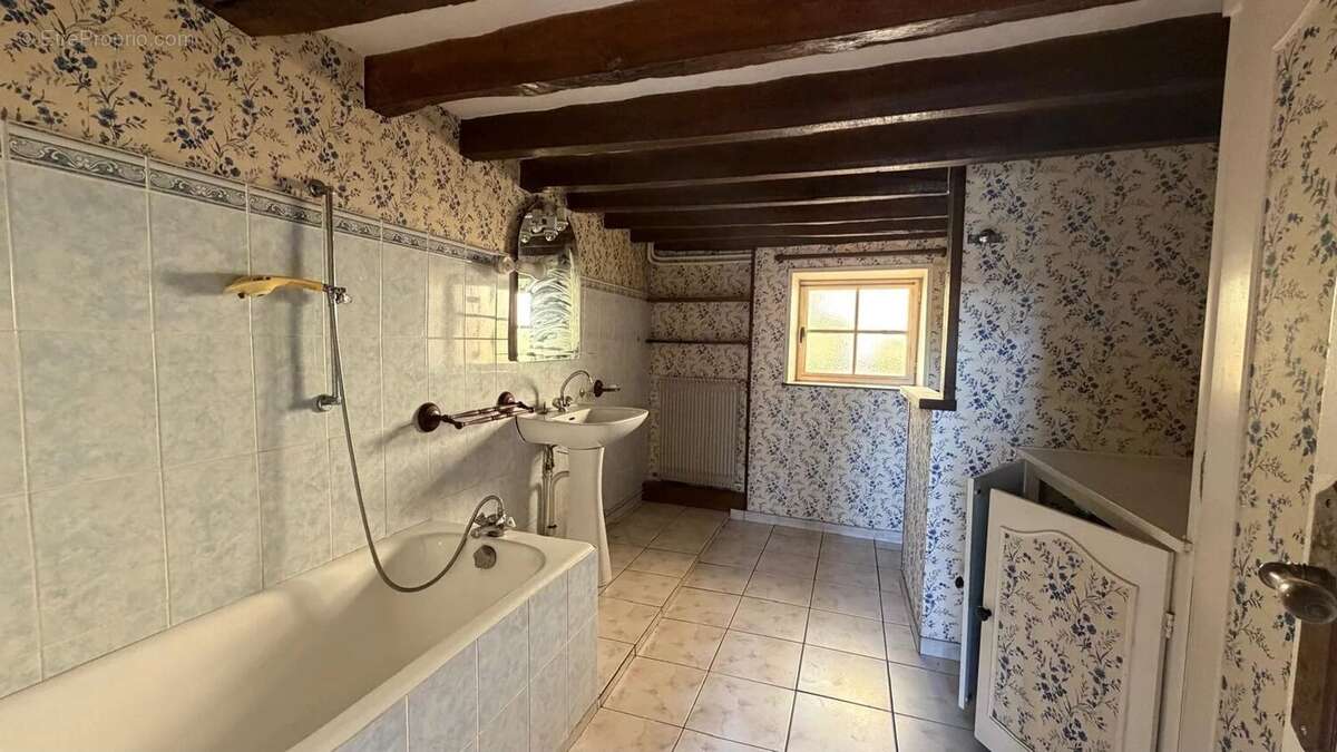 Appartement à DAMPIERRE-EN-YVELINES
