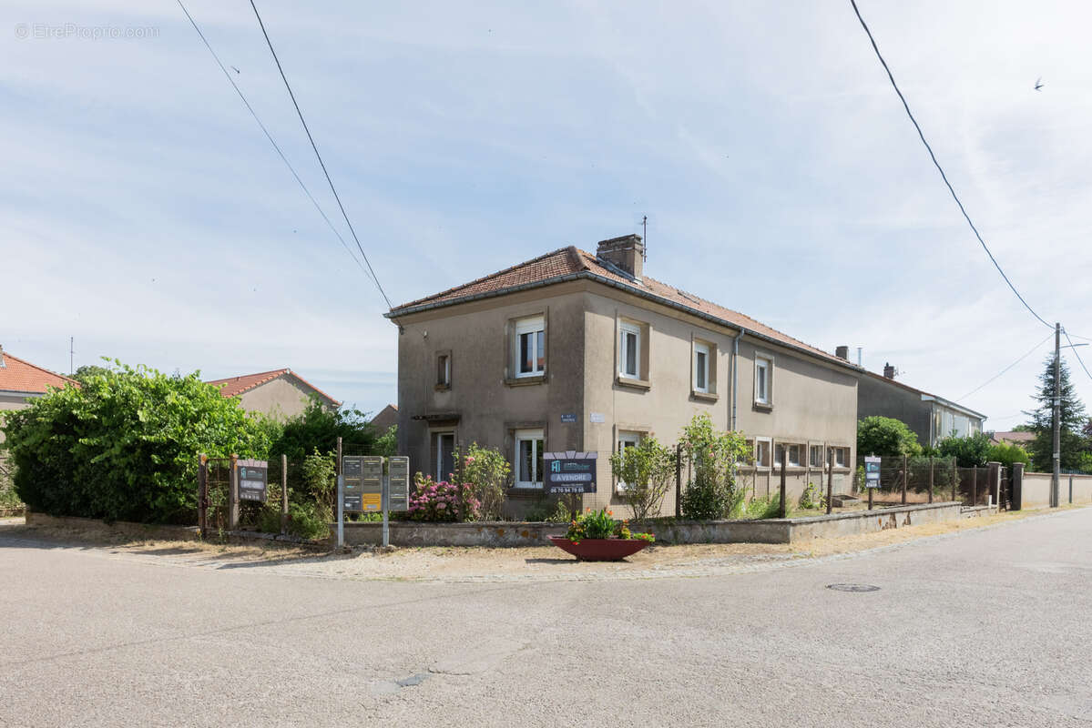 Maison pleine de potentiel - 4 chambres, garage et jardin - photo 4