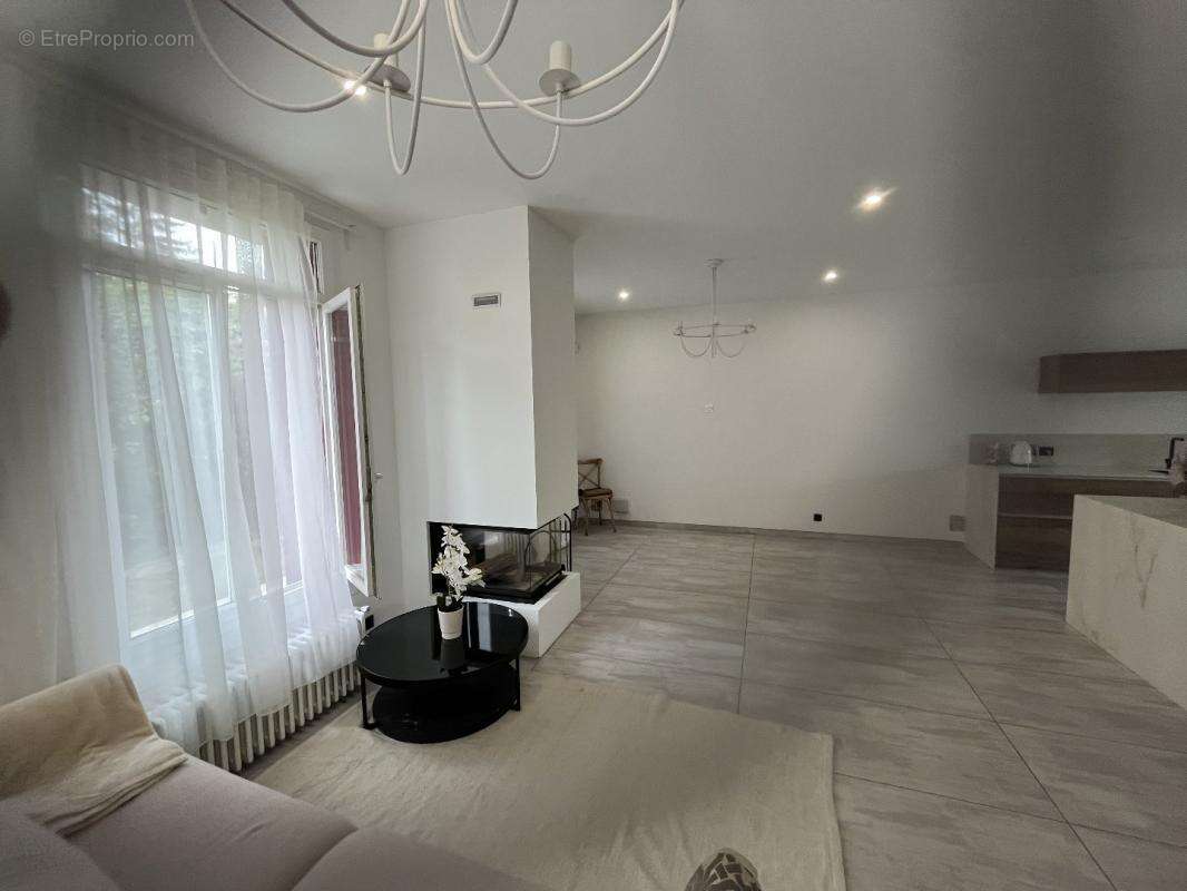 Maison à VAULX-EN-VELIN