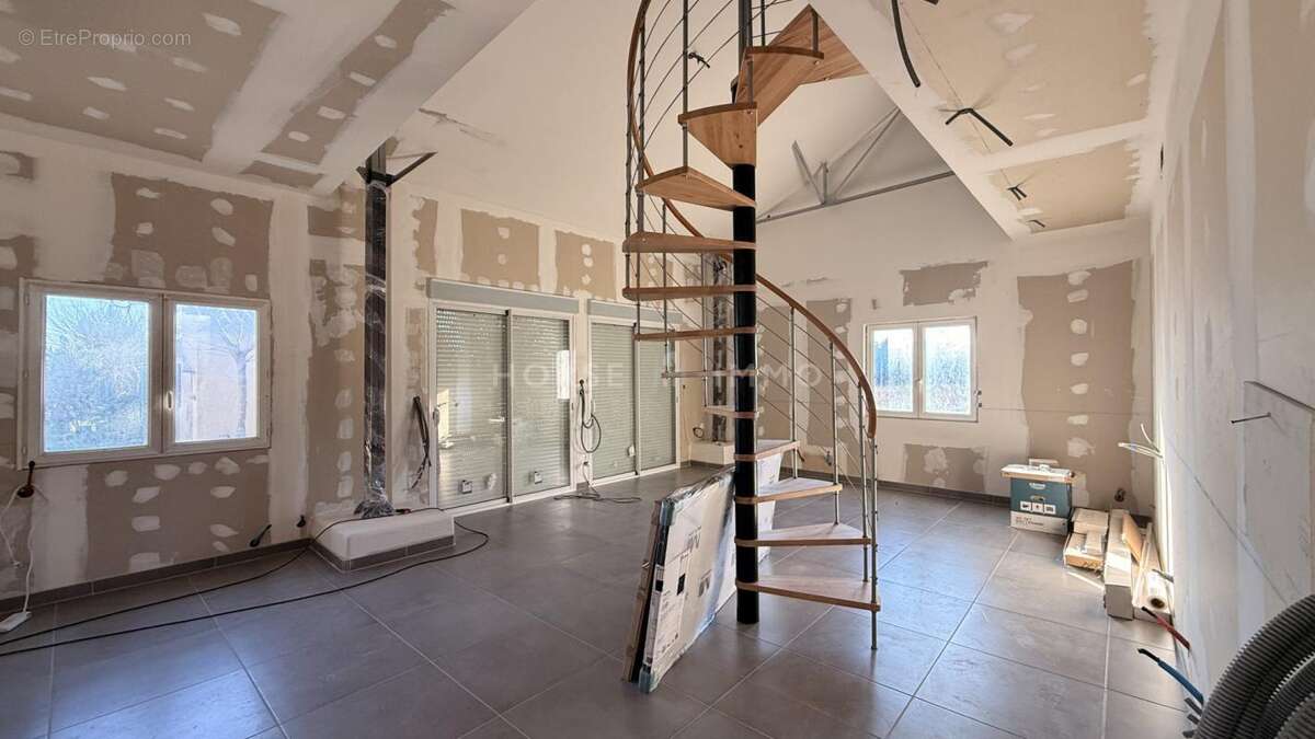 Maison à FONTVIEILLE