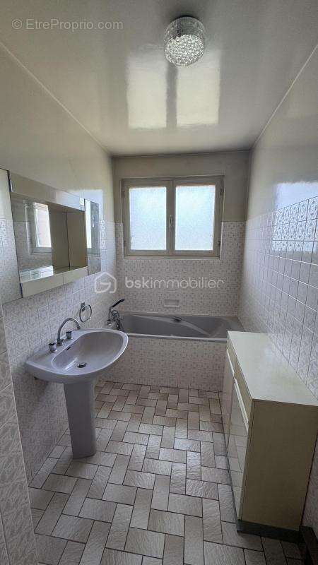 Maison à NOUZONVILLE