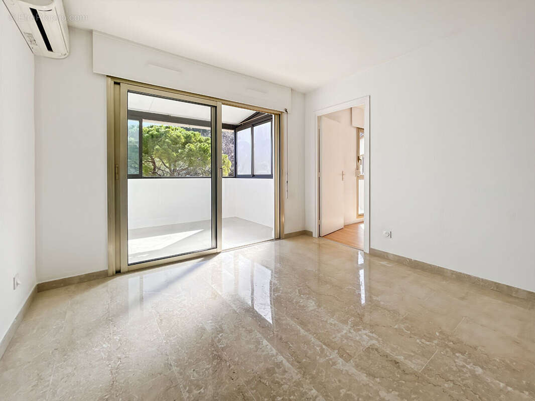 Appartement à MOUGINS
