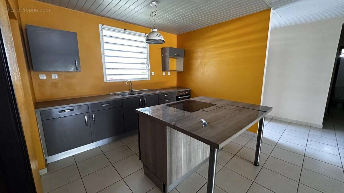 Maison à REMIRE-MONTJOLY