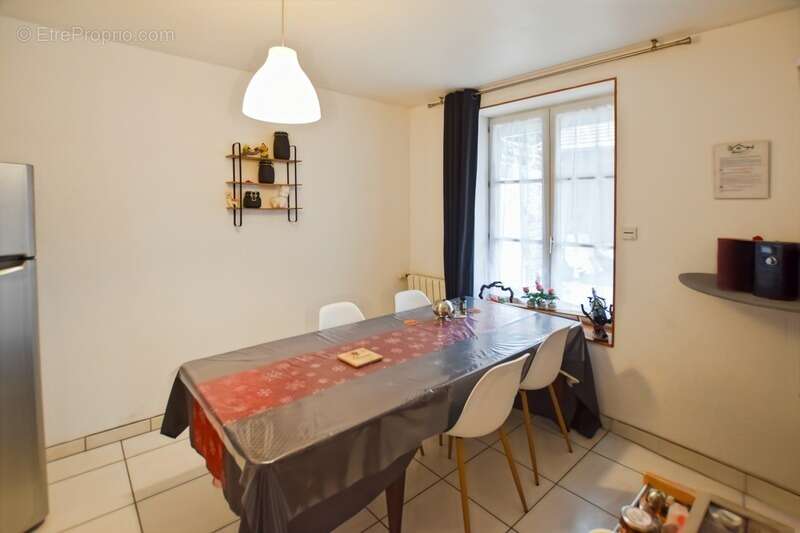 Maison à SAINT-SERNIN-DU-PLAIN