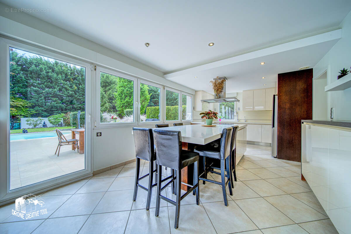 Maison à COIN-LES-CUVRY