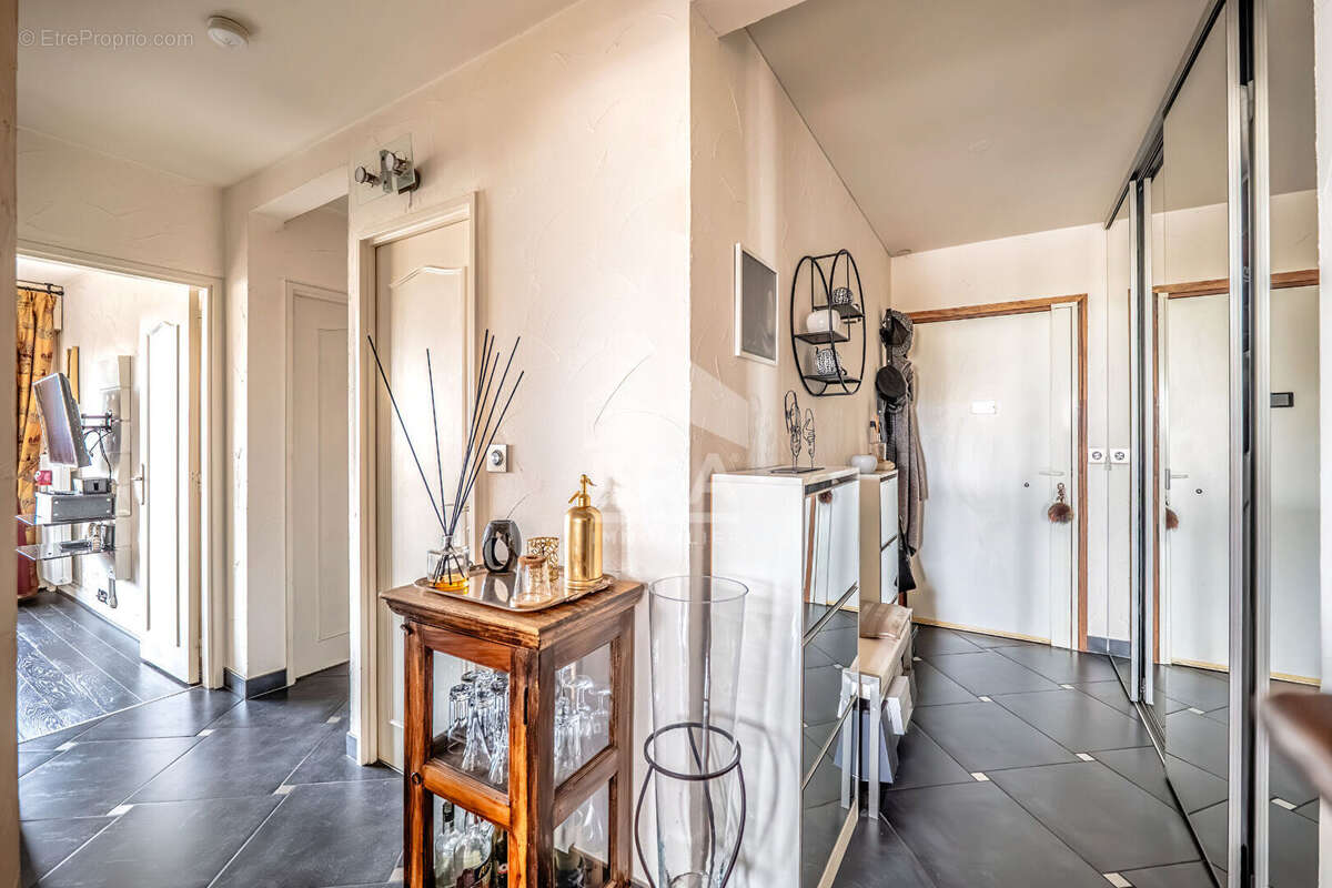 Appartement à COURBEVOIE