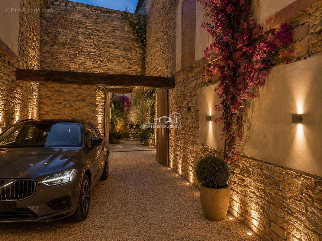 Maison avec patio coeur de village Siran - photo 13