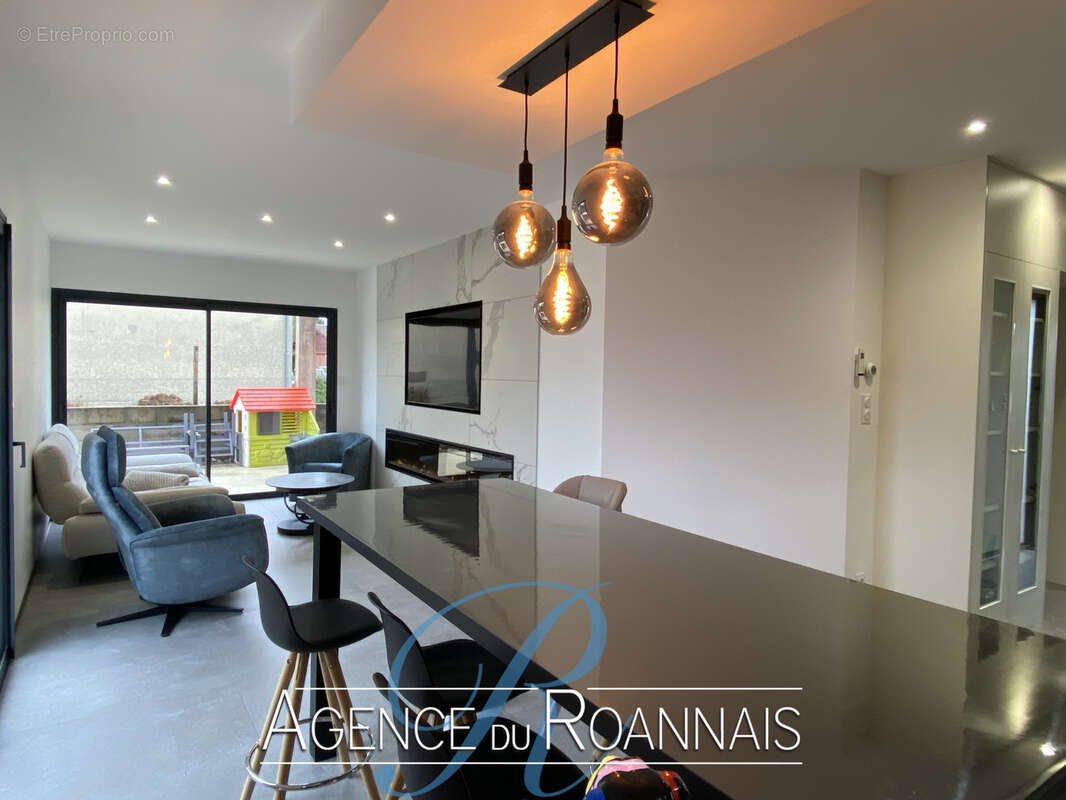 Maison à POUILLY-SOUS-CHARLIEU