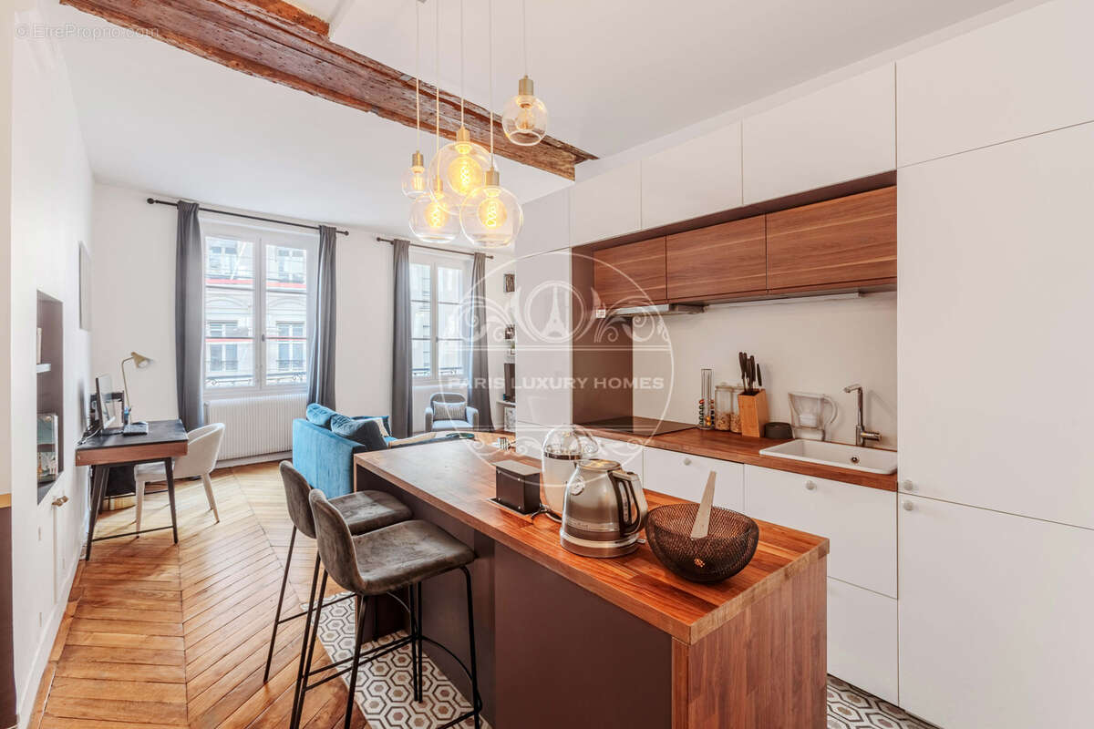 Appartement à PARIS-1E