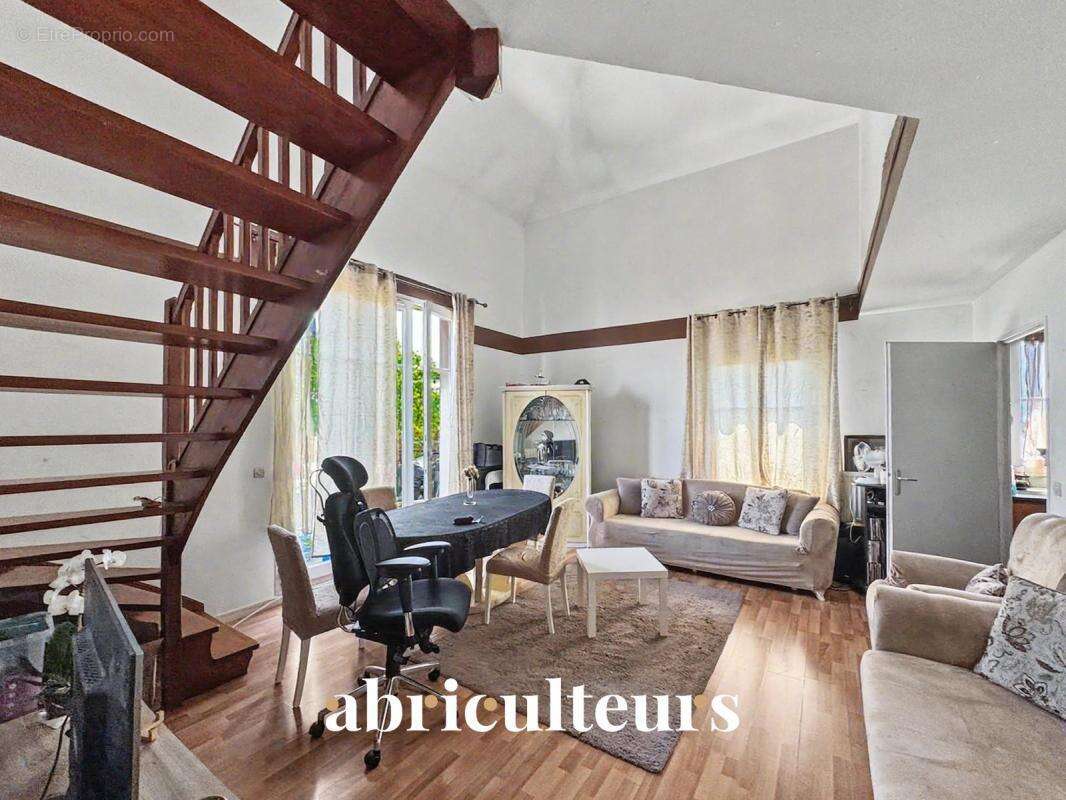 Appartement duplex - 78 m² - 4 pièces - en vente à Villeneuve-la-Garenne Avenue du Ponant (92390) - photo 5