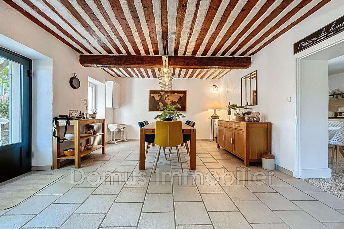 Maison à SAINT-SATURNIN-LES-AVIGNON