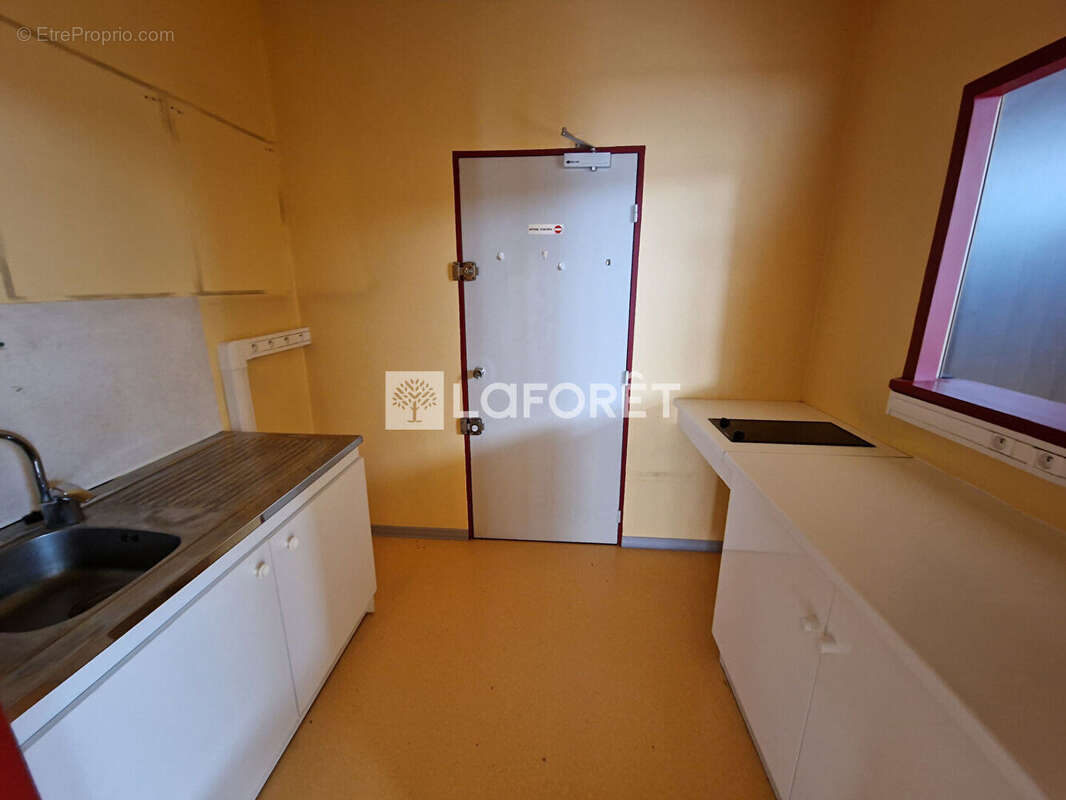 Commerce à ONET-LE-CHATEAU