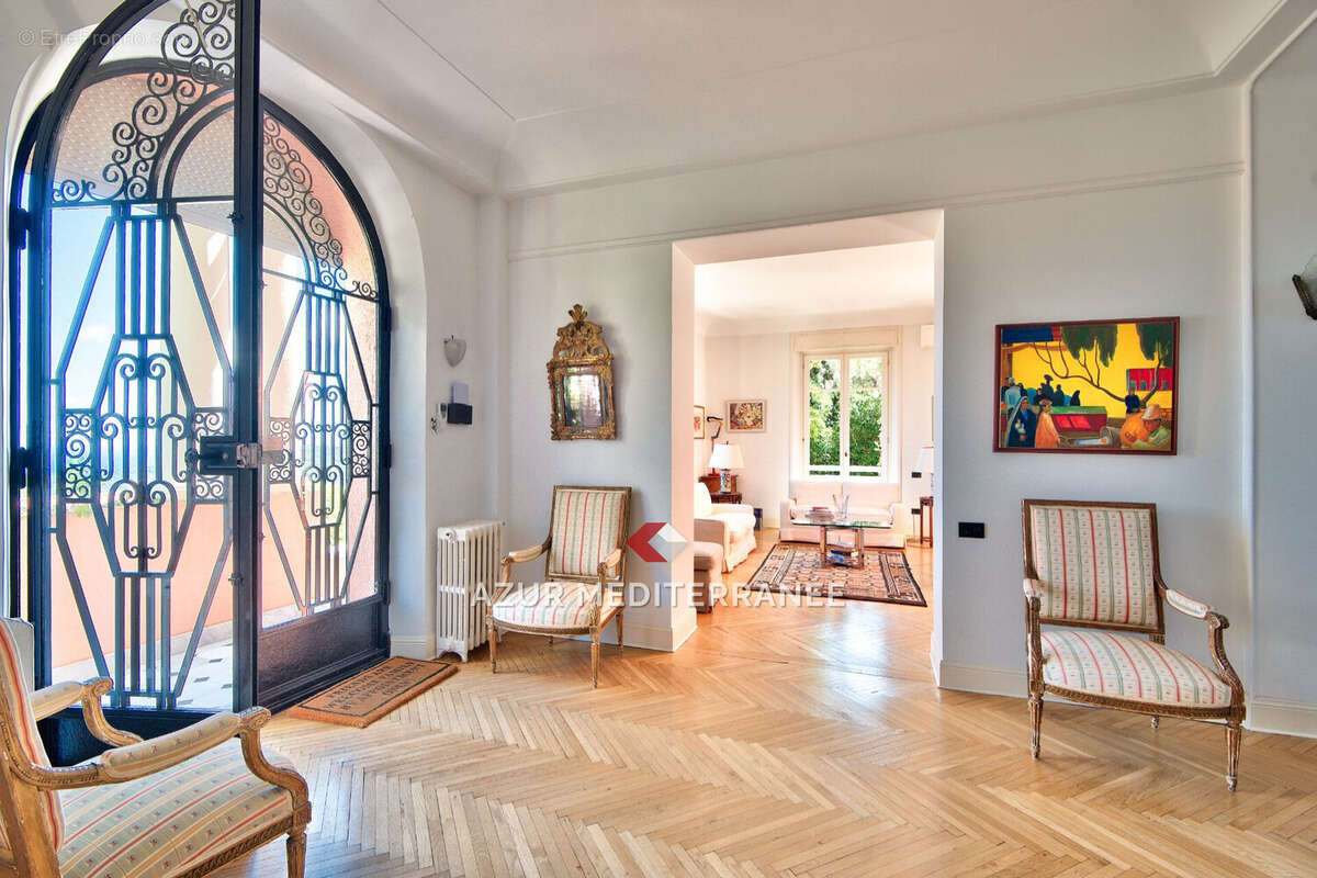 Maison 240 m² à Villefranche-Sur-Mer  - photo 8