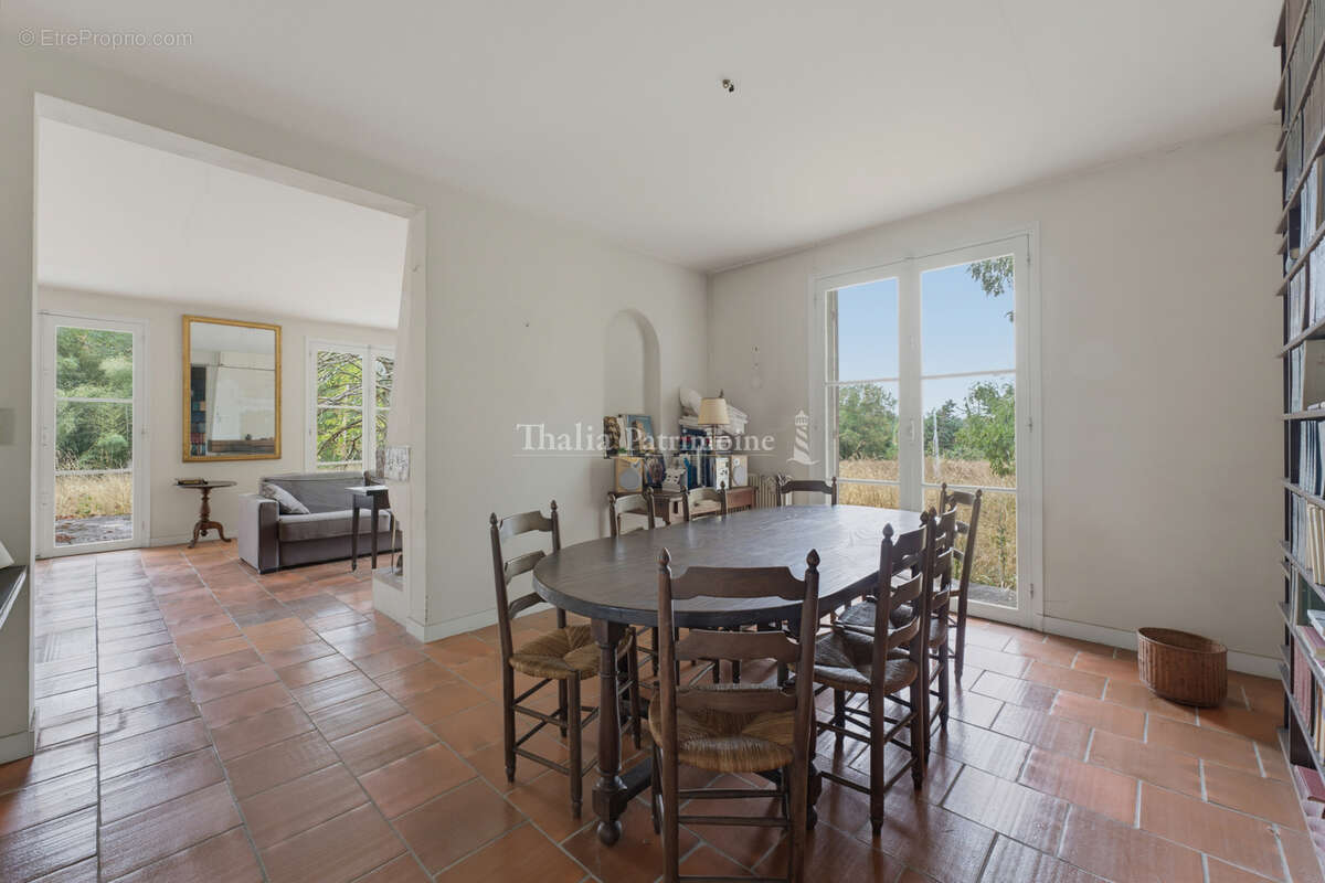 Propriété de 235 m2 avec plus de 5 000 m2 de terrain à Cambes - photo 4