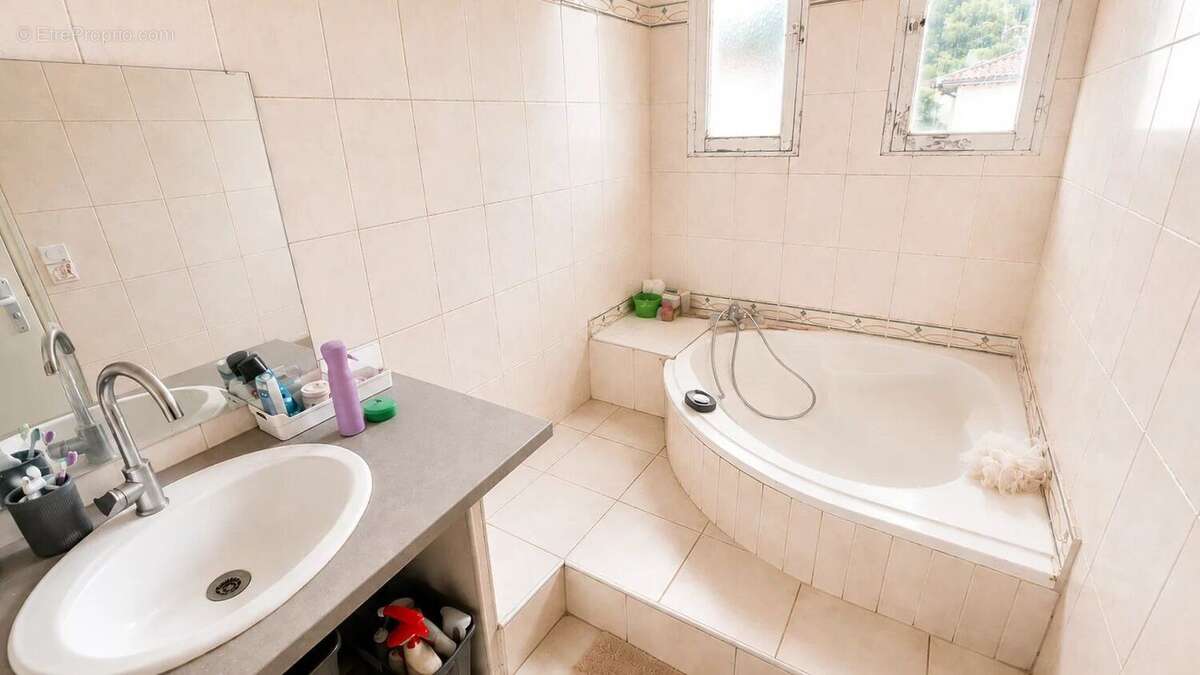 Maison à PUJOLS
