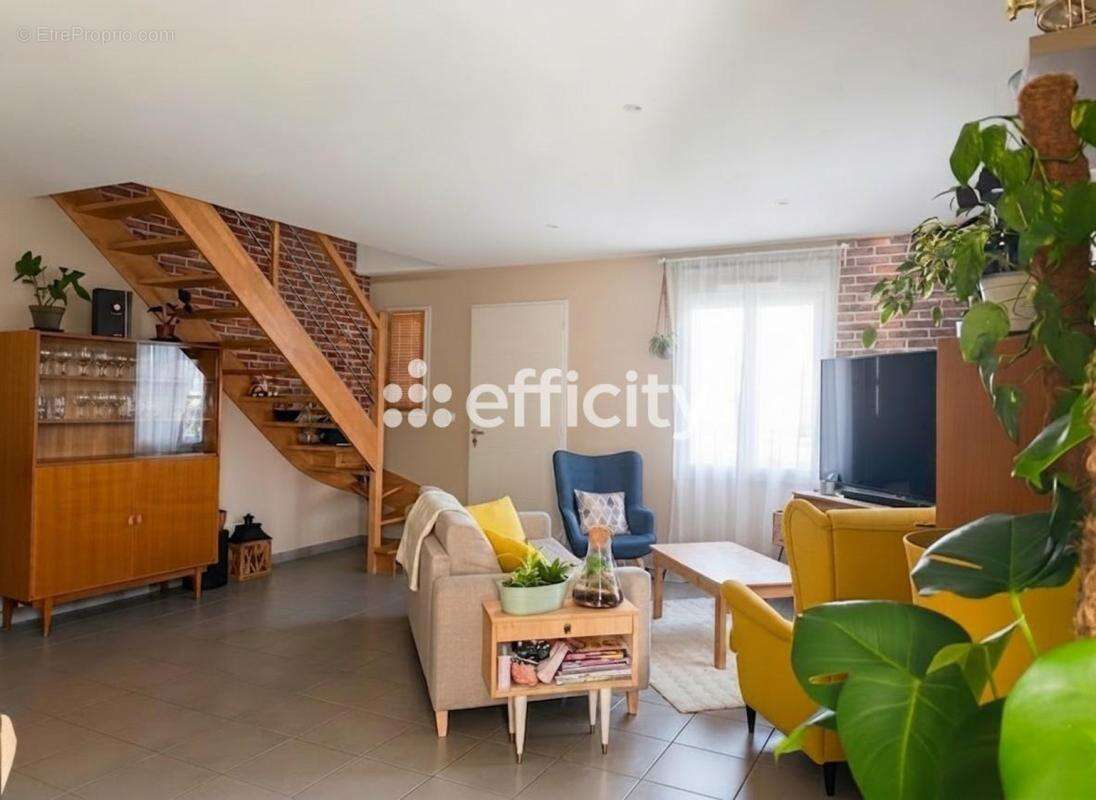 Maison à BEAUMONT-LA-RONCE