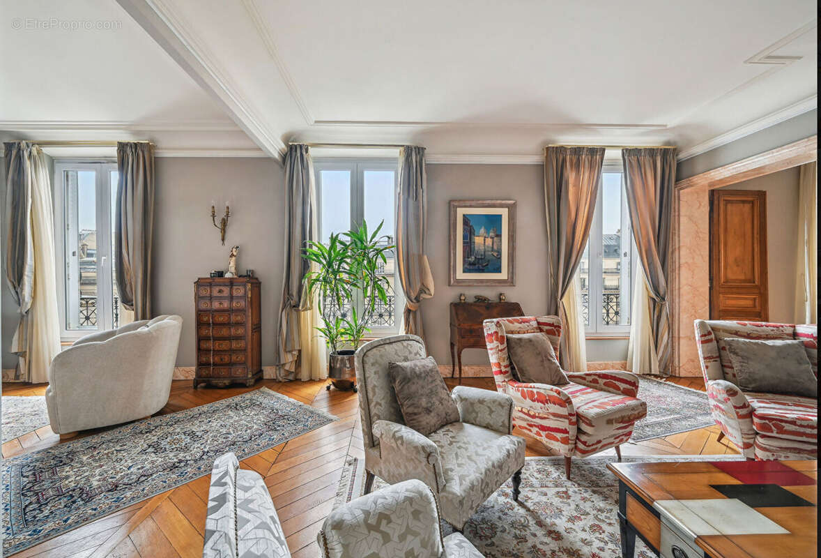 Appartement à PARIS-16E