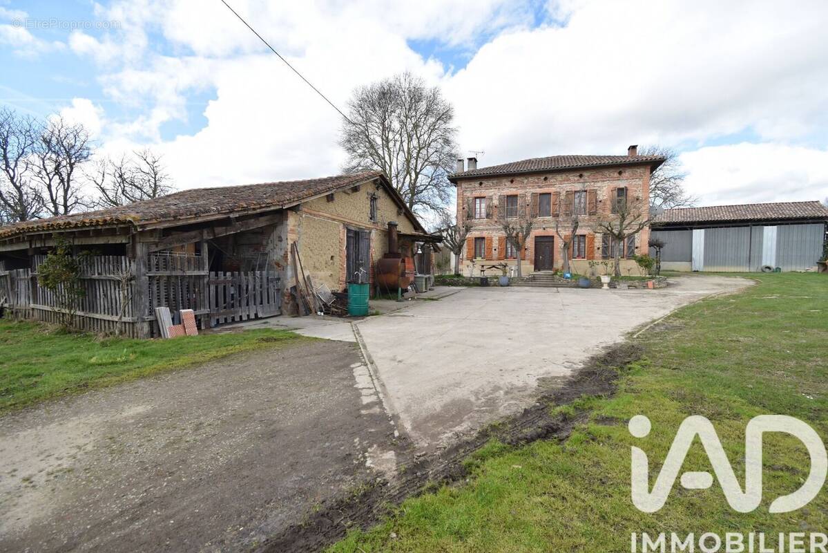 Photo 1 - Maison à SAINTE-FOY-DE-PEYROLIERES