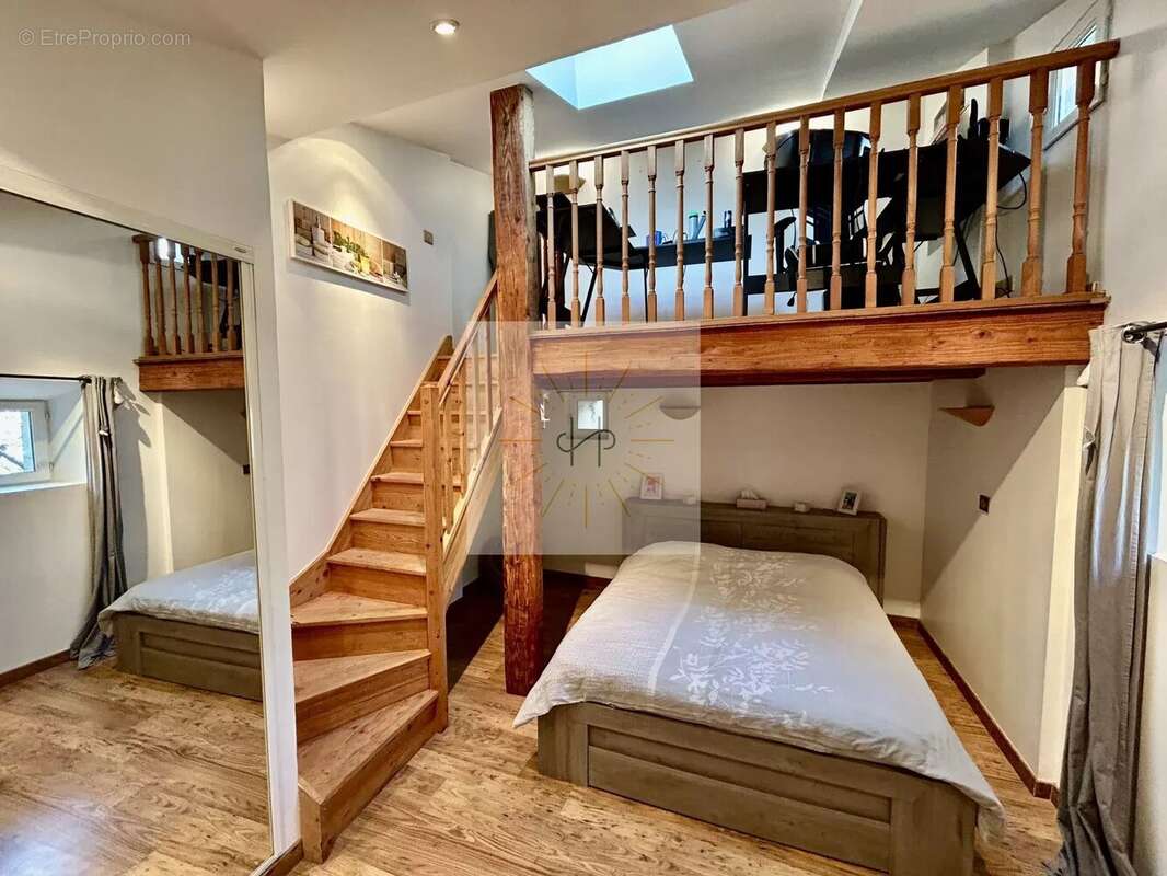 Maison à ROCHEMAURE