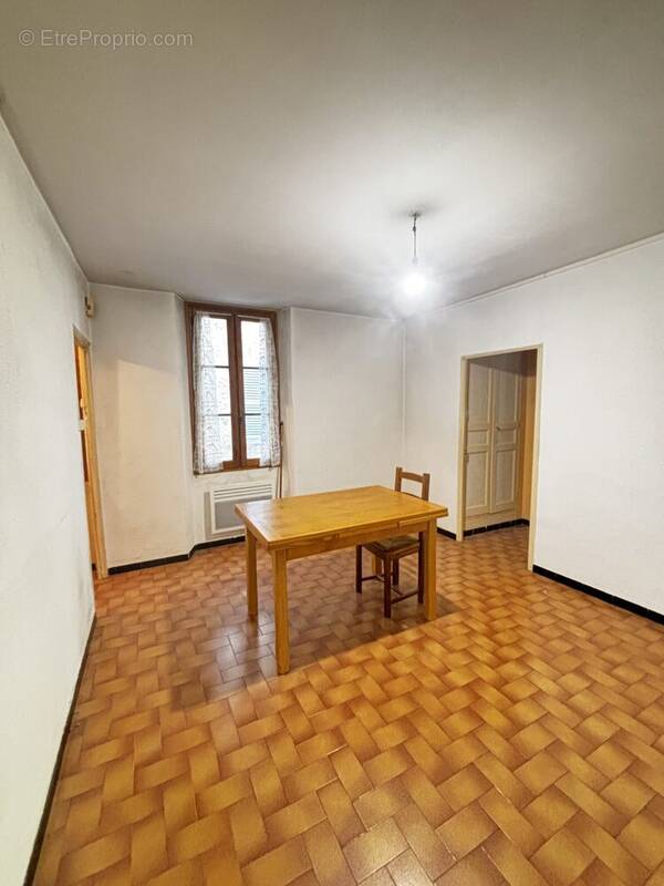 Appartement à LE MUY