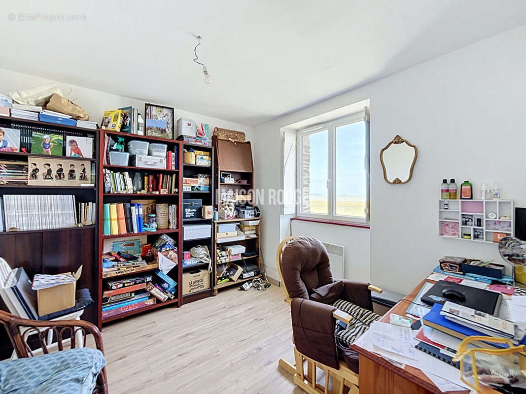 Face à la baie du Mont-Saint-Michel ? Maison familiale avec dépendance, garage et terrain de 1 700 m² - photo 10