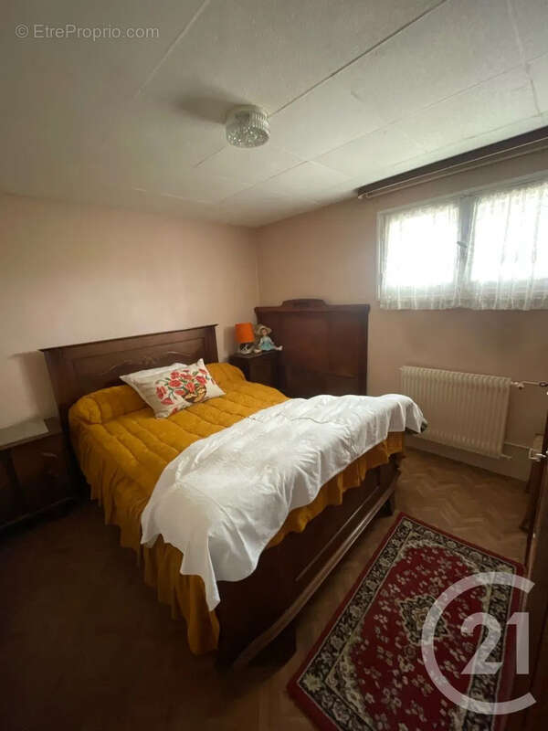 Maison 128 m² à Saint-Aigulin  - photo 10