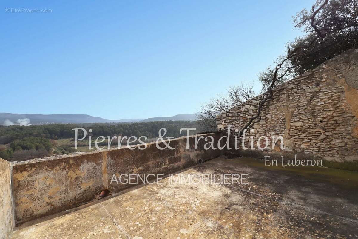 Maison à SAINT-SATURNIN-LES-APT