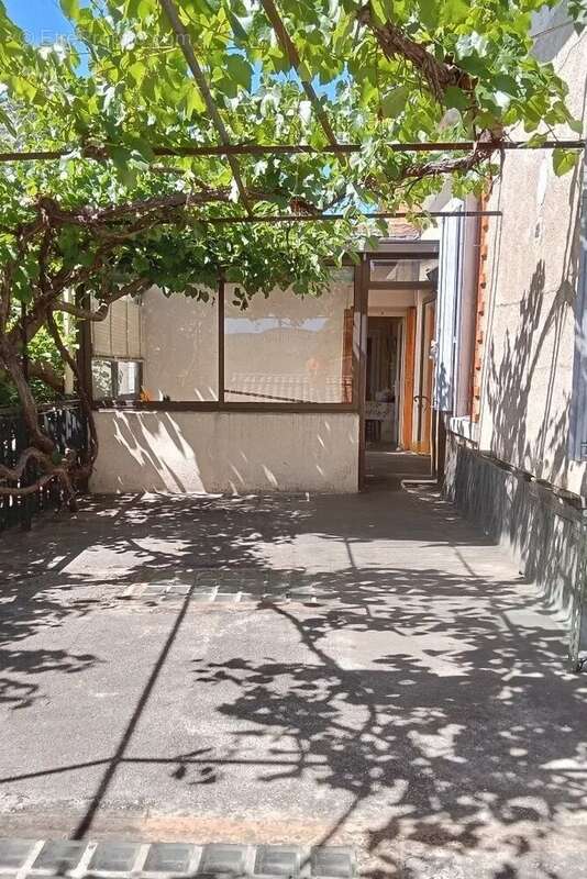 Grande maison de village avec cour et garage. - photo 2